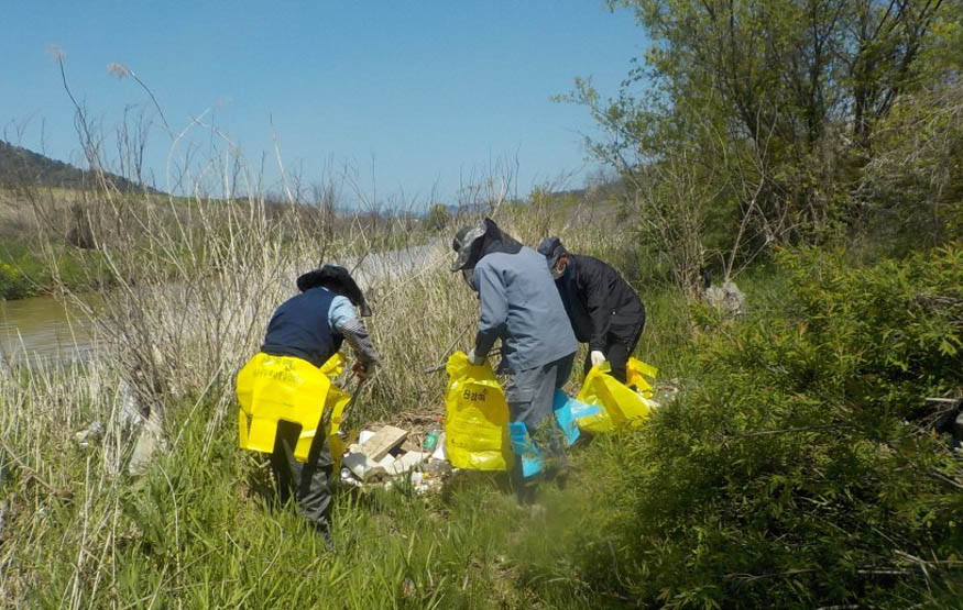 3.8(김해시, 2022년 하천쓰레기 정화사업 본격 추진)1.JPG