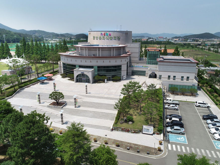 (전경)0311 함안문화예술회관,‘ 2022 전시공간 활성화 사업 ’선정1.JPG