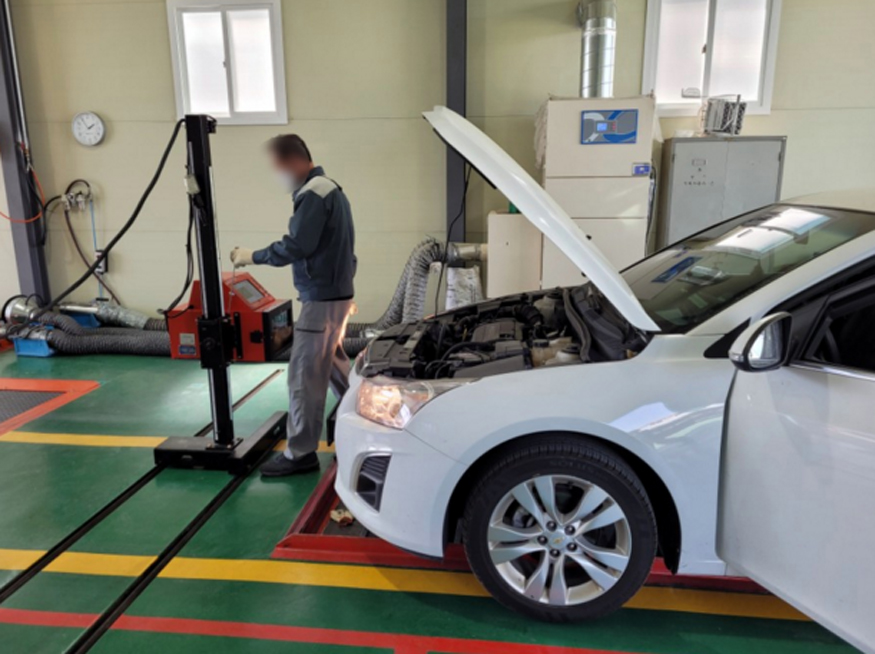 자동차검사소 장면.jpg