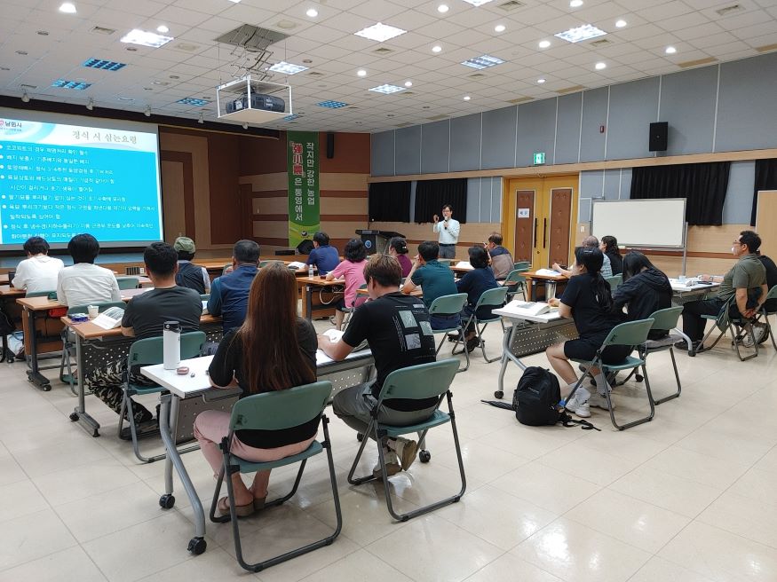 통영시, 통영농업인대학 시설딸기과정 운영-딸기고설재배 전문기술 강의.jpg