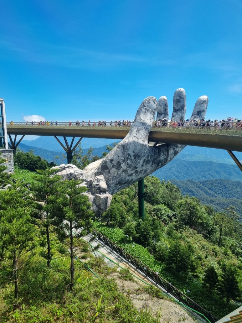 바나힐스 골든브릿지.jpg