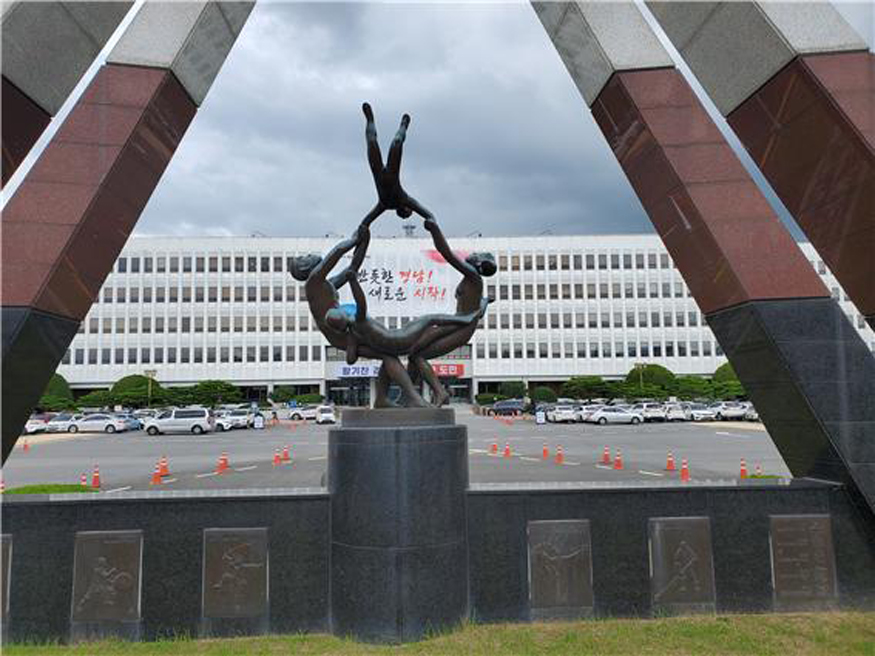 경남도청사 전경.jpg