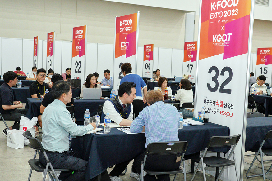 2023 식품산업전(상담회모습 자료사진).jpg