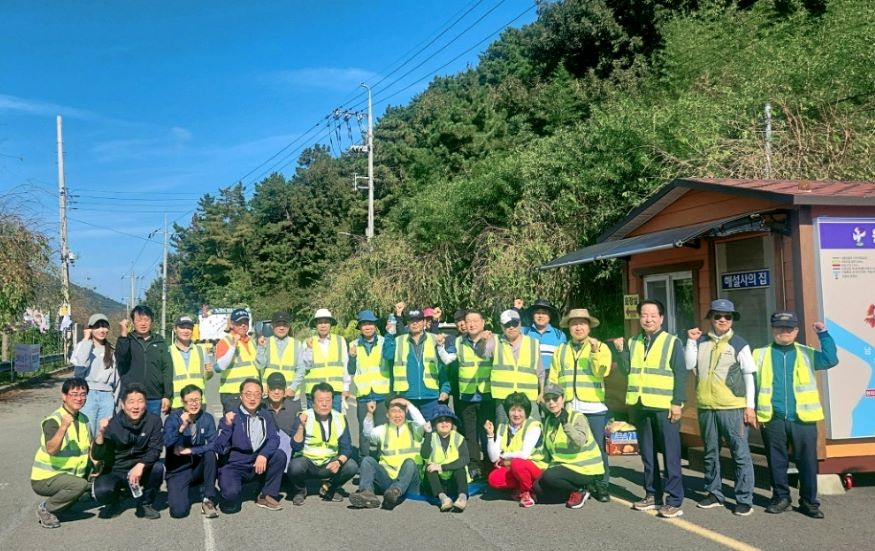 남지 개비리길 보존회 환경정화활동.jpg