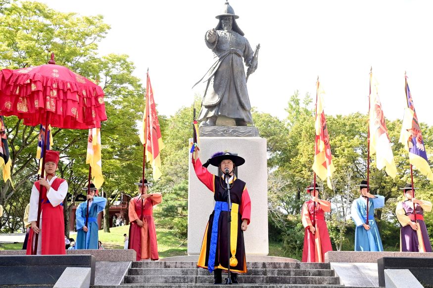 개천예술제 가장행렬 .jpg