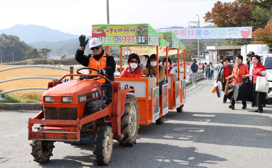 사과열차타고 동네 한바퀴.jpg