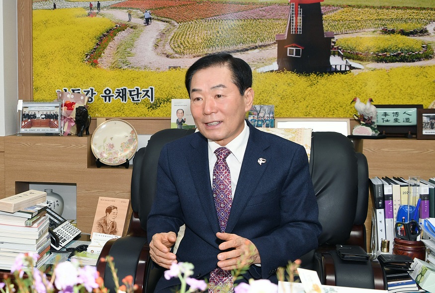 성낙인 창녕군수 인터뷰사진.jpg