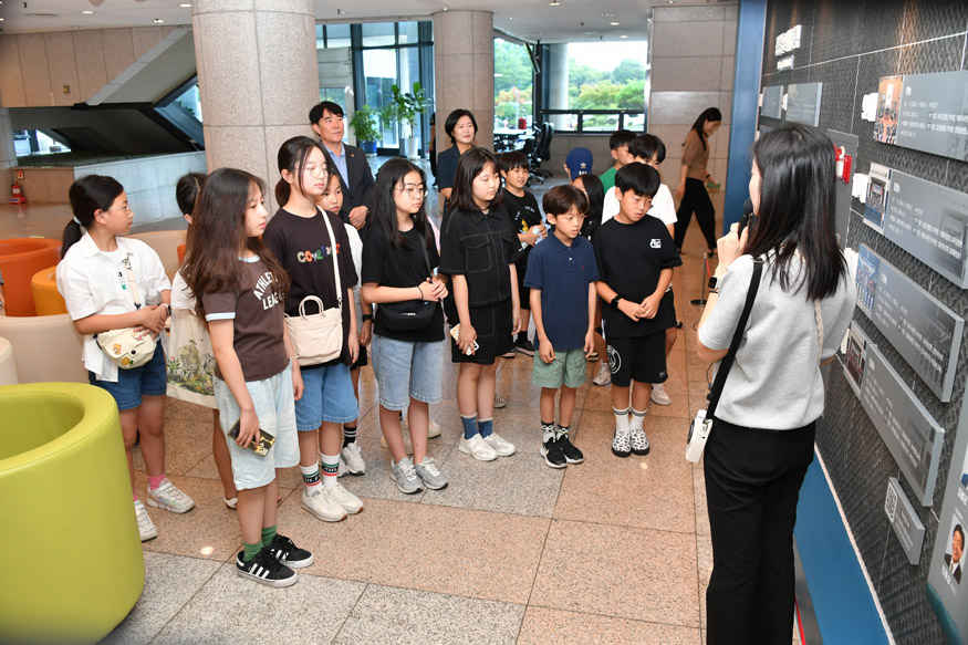 창원대원초·외동초 도의회 견학 프로그램 참여.jpg