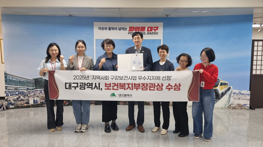 수상 기념사진.jpg