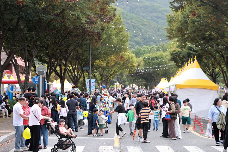 5축제장인파 (1).jpg