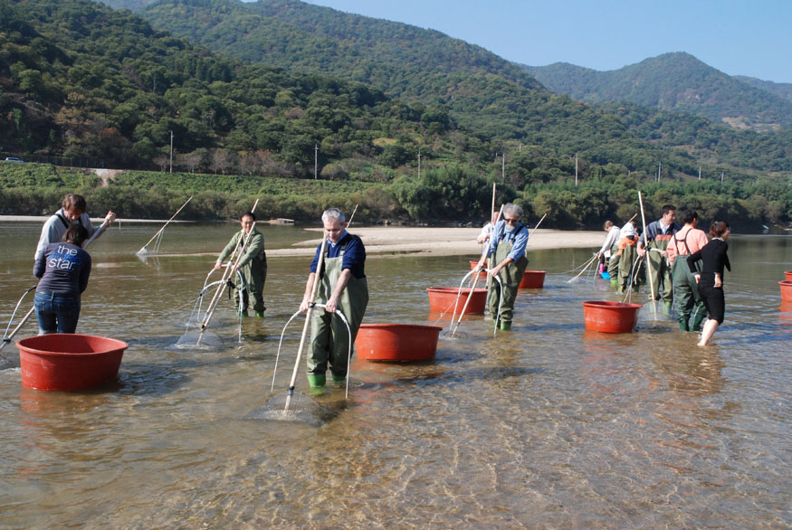 재첩잡기 체험.jpg