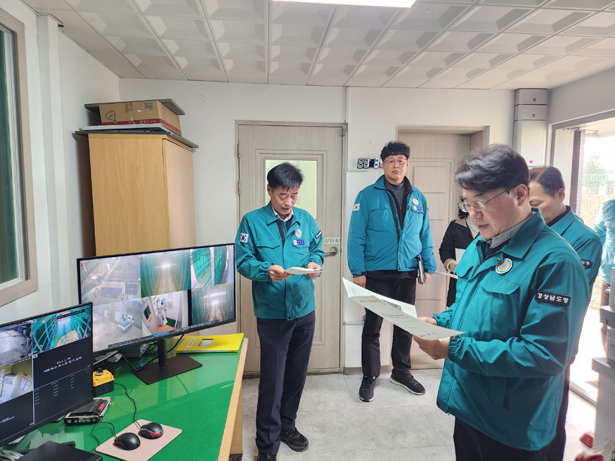 경남도농정국장_거창거점소독시설점검.jpg