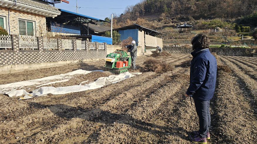 합천군 청덕면 찾아가는 영농부산물 파쇄지원단 운영.jpg