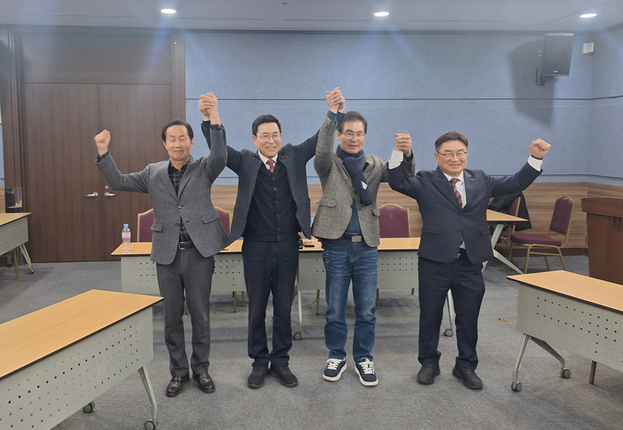 1차 여론조사 통과자 4인.jpg