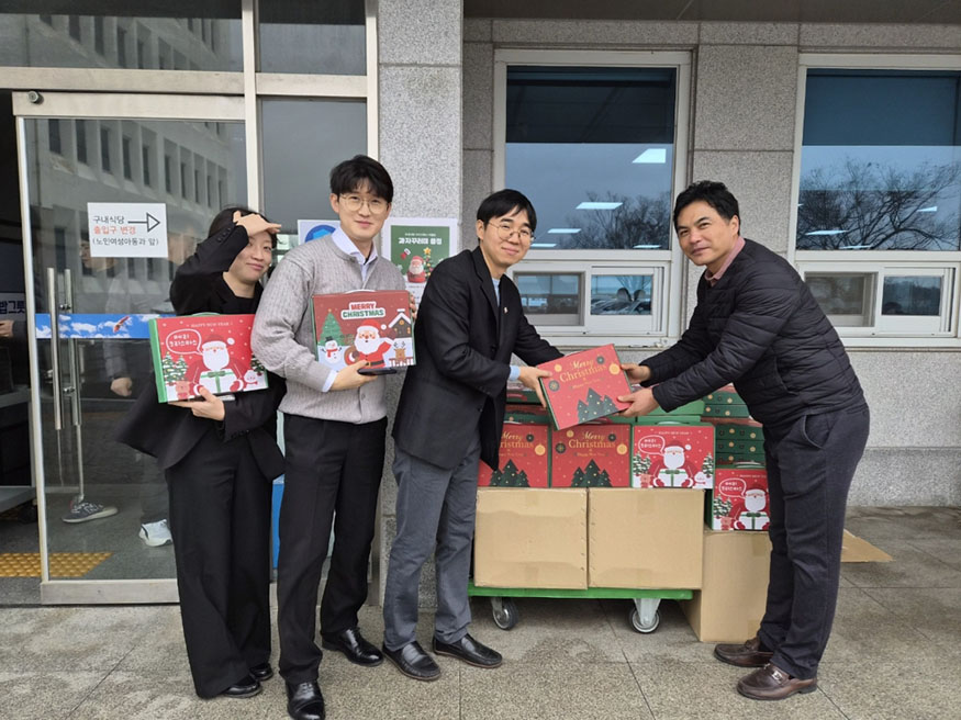 창녕군, 군청 구내식당 크리스마스 기념 특별 후식 제공.jpg