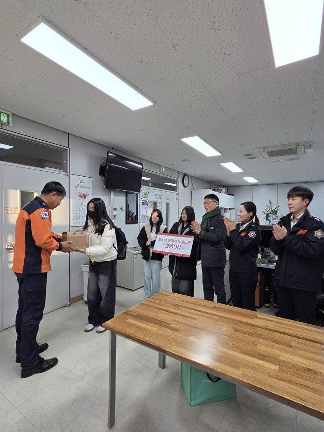 고성소방서 방문해 연말맞이 감사의 재능 나눔 및 미래 소방관 체험.jpg