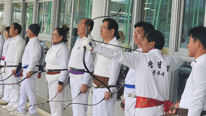 한해의 결실, 2025년 마지막 궁도대회 고성군 철성정에서 성료.jpg