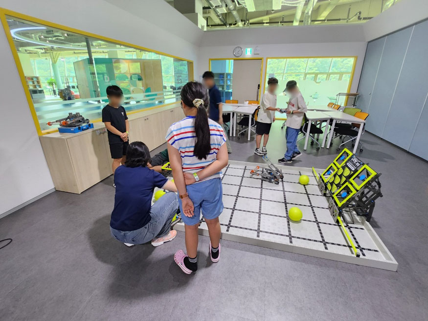 겨울방학 특별프로그램_로봇과사람.jpg