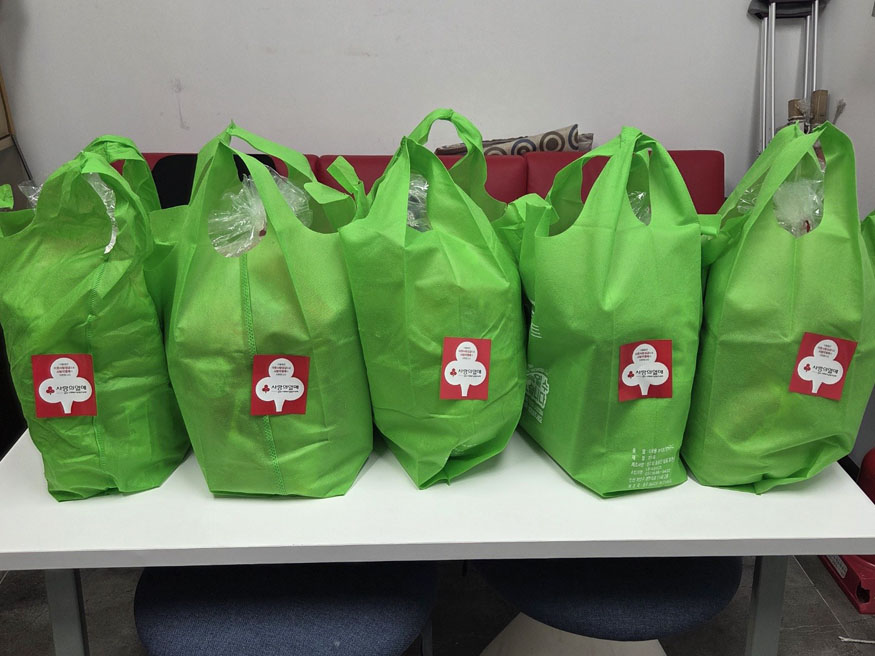 익명 기부자 삼성동에 식료품 꾸러미 나눔.jpg