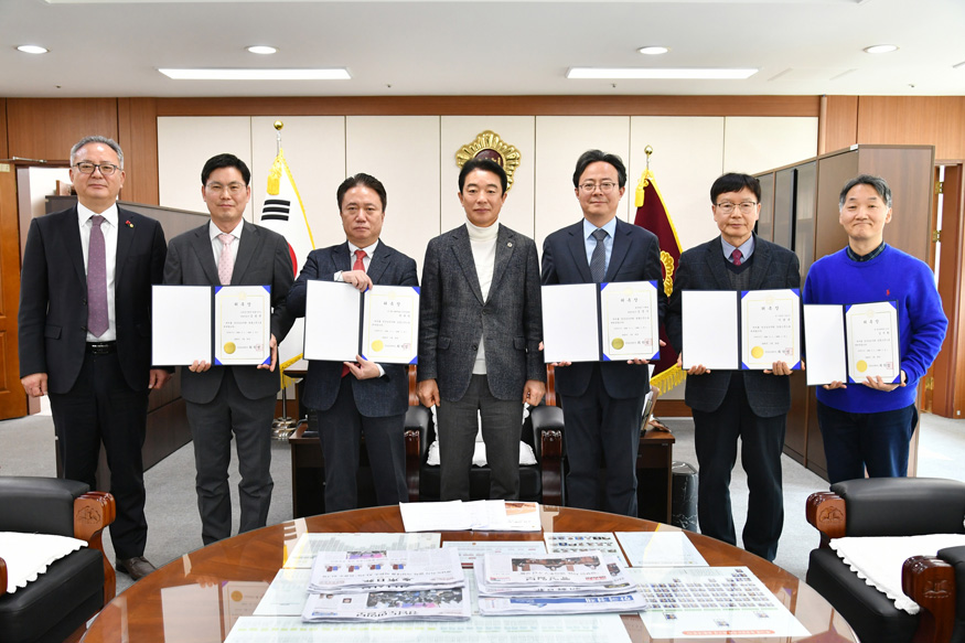 전문성 제고 위해 입법(3명)ㆍ법률(2명) 전문가 위촉.jpg