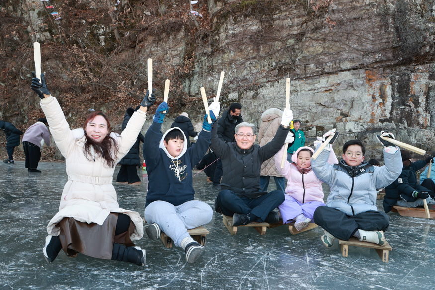 썰매타며 웃음꽃 여꾸섬 2500명 발길.jpg