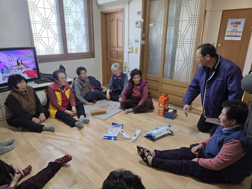 밀양시 초동면, 경로당 방문해 설맞이 문안 인사.jpg