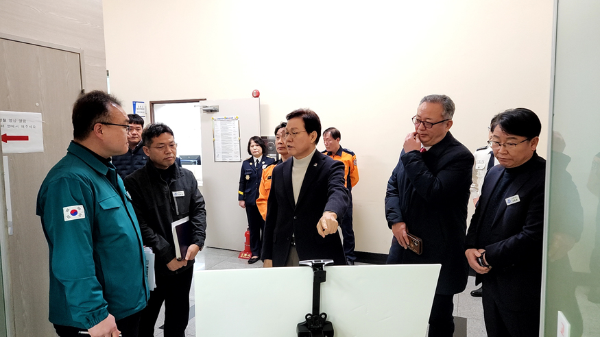박완수 경상남도지사, 창원특례시 CCTV통합관제센터 방문(재난대응담당관).jpg