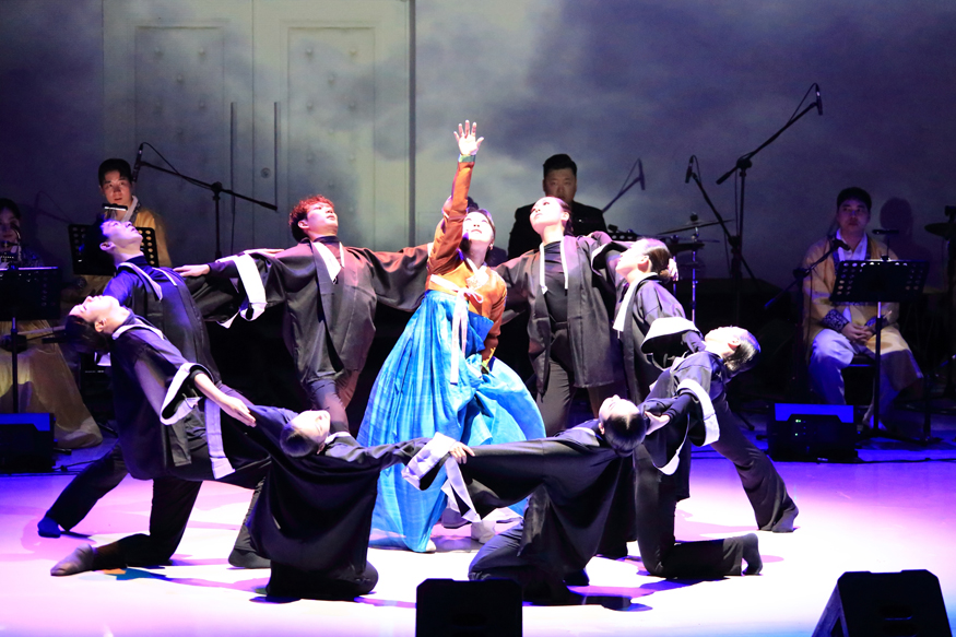 함안문화예술회관, ‘2026 공연장상주단체육성지원사업’ 공모 선정(뮤지컬 공연 ).jpg