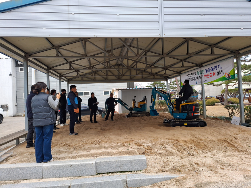 사천시농업기술센터, 농기계 안전사고 예방 위한 농기계 안전교육 실시.jpg