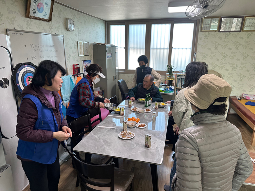 한국자유총연맹 사천시지 여성회 온기나눔 행사.jpeg