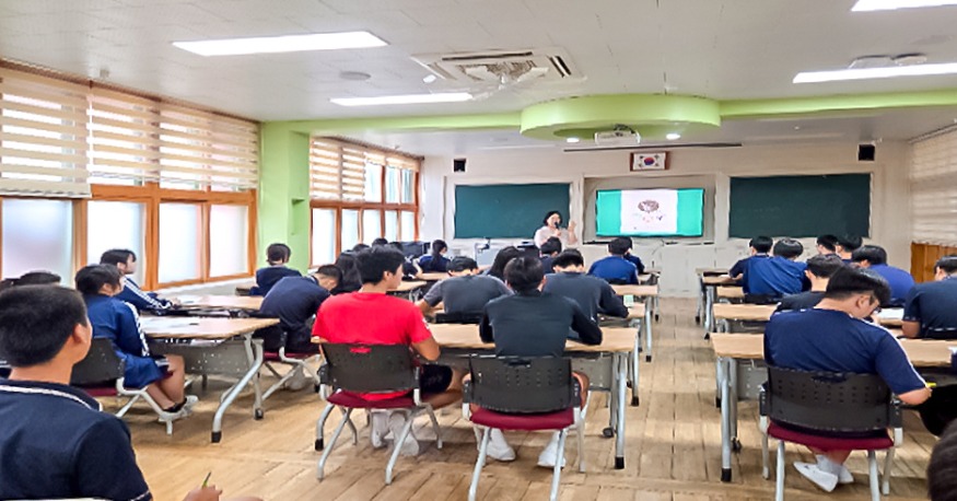 함안군보건소, ‘중학생 대상 흡연 제로 예방교육’ 참여 학교 모집_교육 사진.jpg