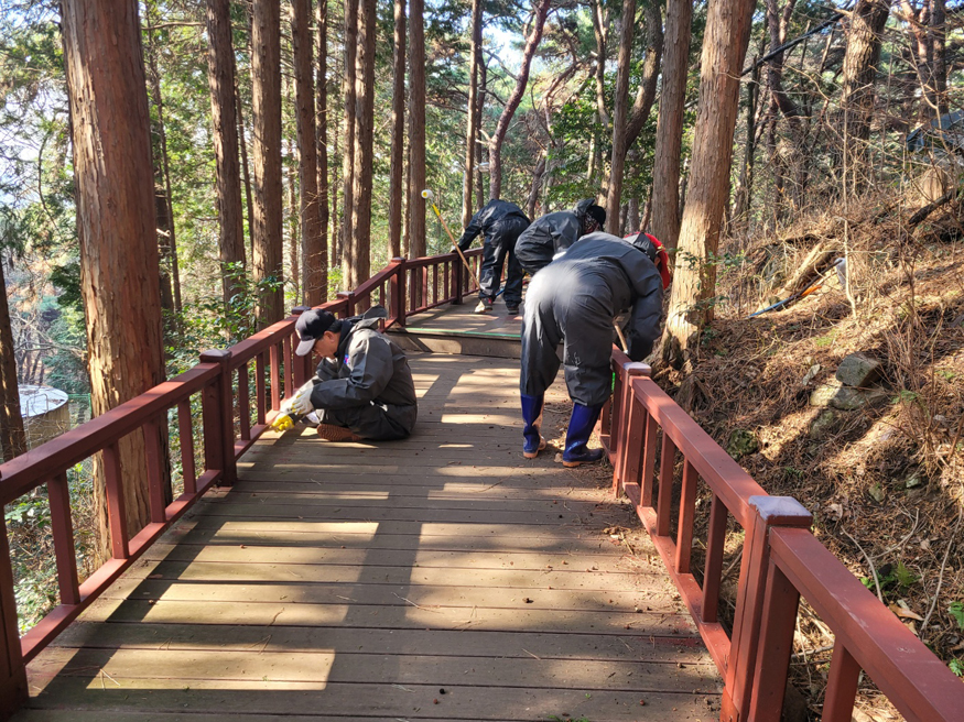 창원특례시, 진해군항제 대비 산림 시설물 일제점검 실시(산림휴양과).jpg