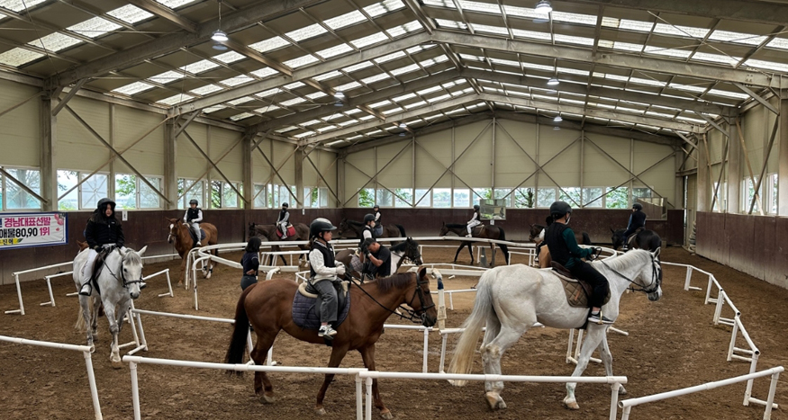 김해시, 2026년 학생승마체험 지원 대폭 확대(학생승마).jpg