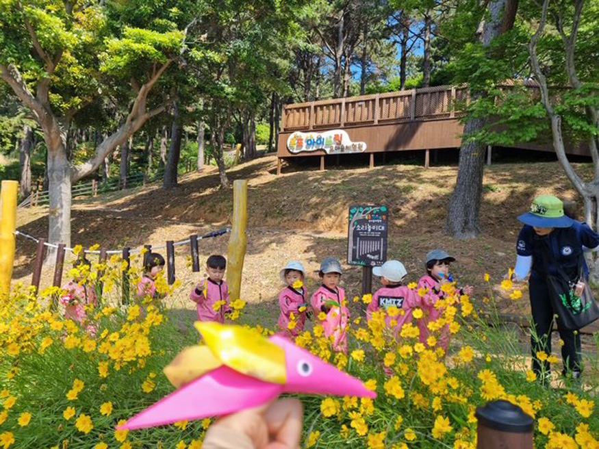 거제시, 봄 향기와 함께하는 유아숲체험원 운영.JPG