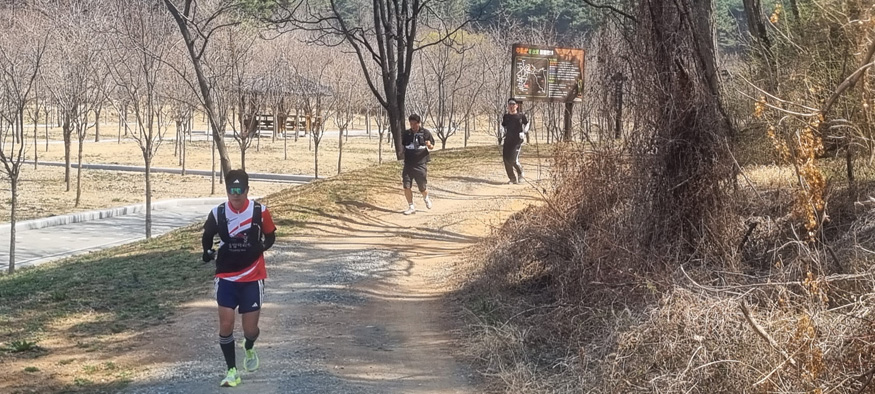 밀양시 내일동, ‘우리 동네런 프로젝트’ 본격화…트레일 러닝 코스 점검.jpg