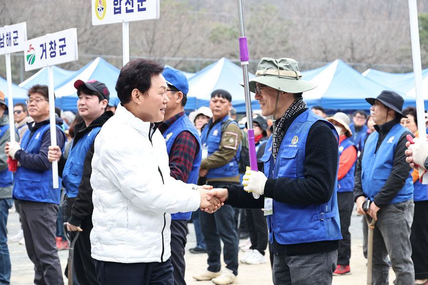 ‘바르게살기운동 경상남도협의회 나무심기 행사’.jpeg