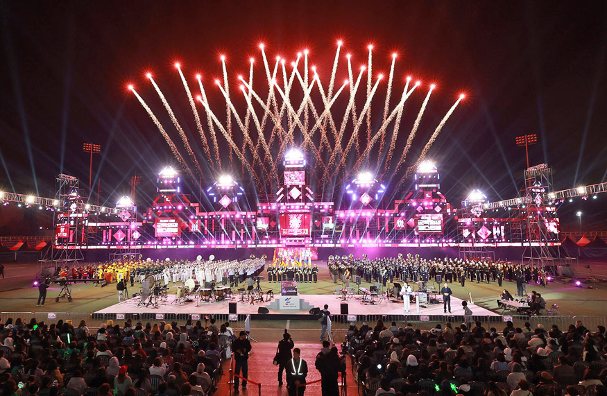 제64회 진해군항제 성대한 개막(관광과).jpg