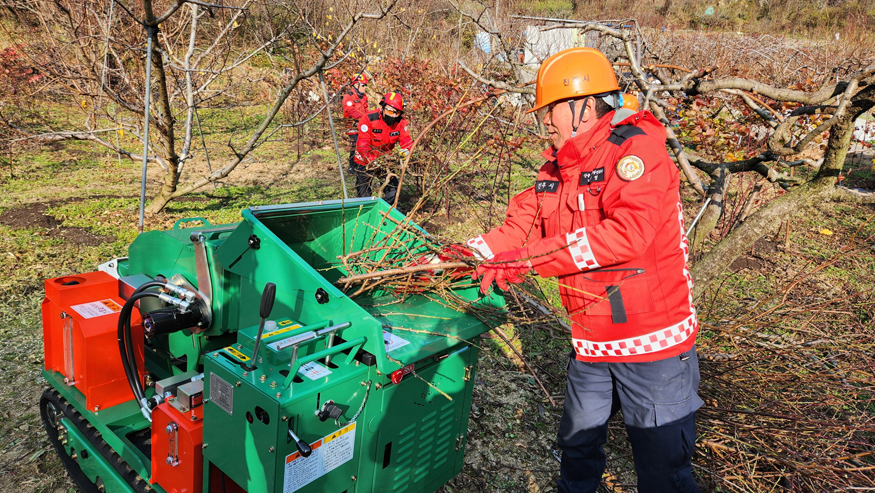 진주시, 시기별 맞춤형 산불방지대책 ‘주목’(영농부산물 파쇄 지원).jpg