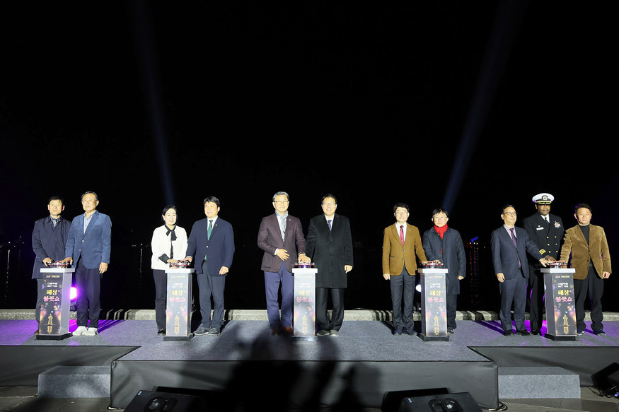 이충무공 승전기념 해상불꽃쇼, 봄밤의 장관 선사(관광과).jpg