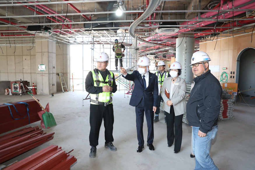 박종훈 경남교육감, 남명도서관 신축 공사 현장 점검.jpg