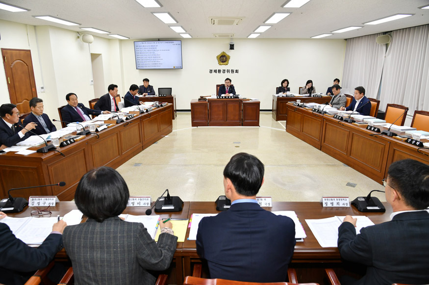 제431회 경상남도의회 임시회 제1차 회의 장면.jpg