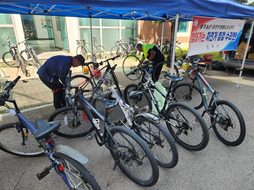 진주시, ‘찾아가는 자전거·장애인 보장구 수리’ 눈길.jpg