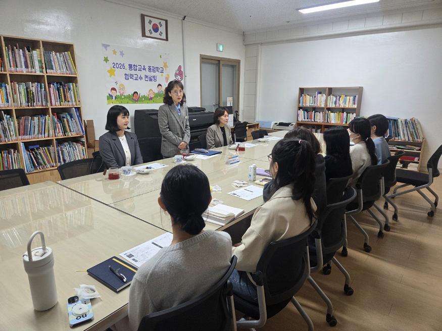 ‘경남형 통합교육 모델 학교’ 현장 컨설팅을 진행.jpg