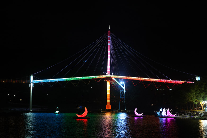 의령군, 의령천 구름다리 ‘돌핀보트’ 물길 여행 선보여.jpg