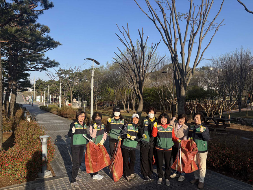 밀양시 교동 여성민방위기동대, 봄맞이 환경 정비 활동 실시.jpg