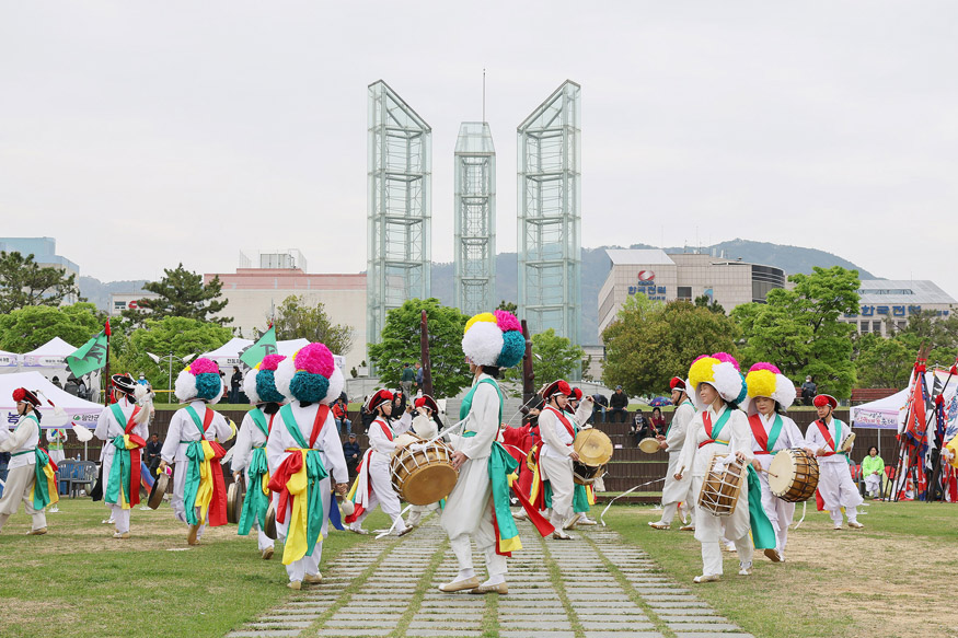 ‘제43회 경남민속예술축제’ 신명 나는 개막(문화예술과).jpg