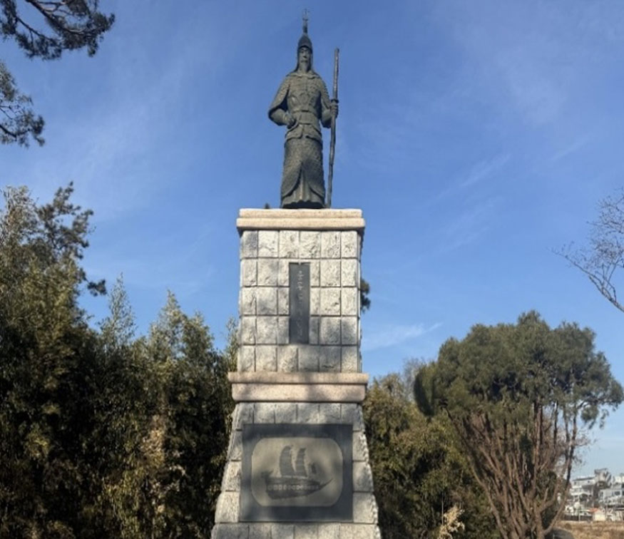 사천시, 성웅 이순신 동상 새 단장(보수 전).jpeg