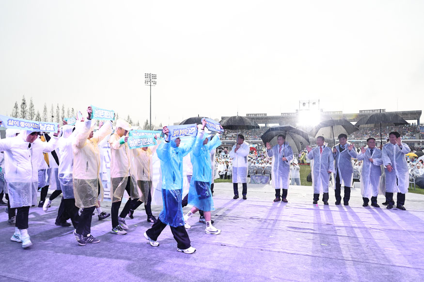 제65회 경남도민체전 선수단 입장 장면.jpg